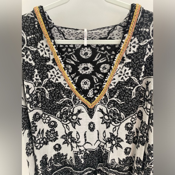 Free People Black & White Sweater 🤍🖤💛🧡 - Picture 2 of 7